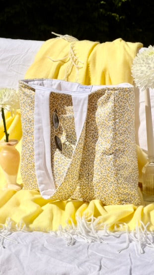 Sunny fields Laptop tote