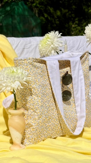 Sunny fields Laptop tote