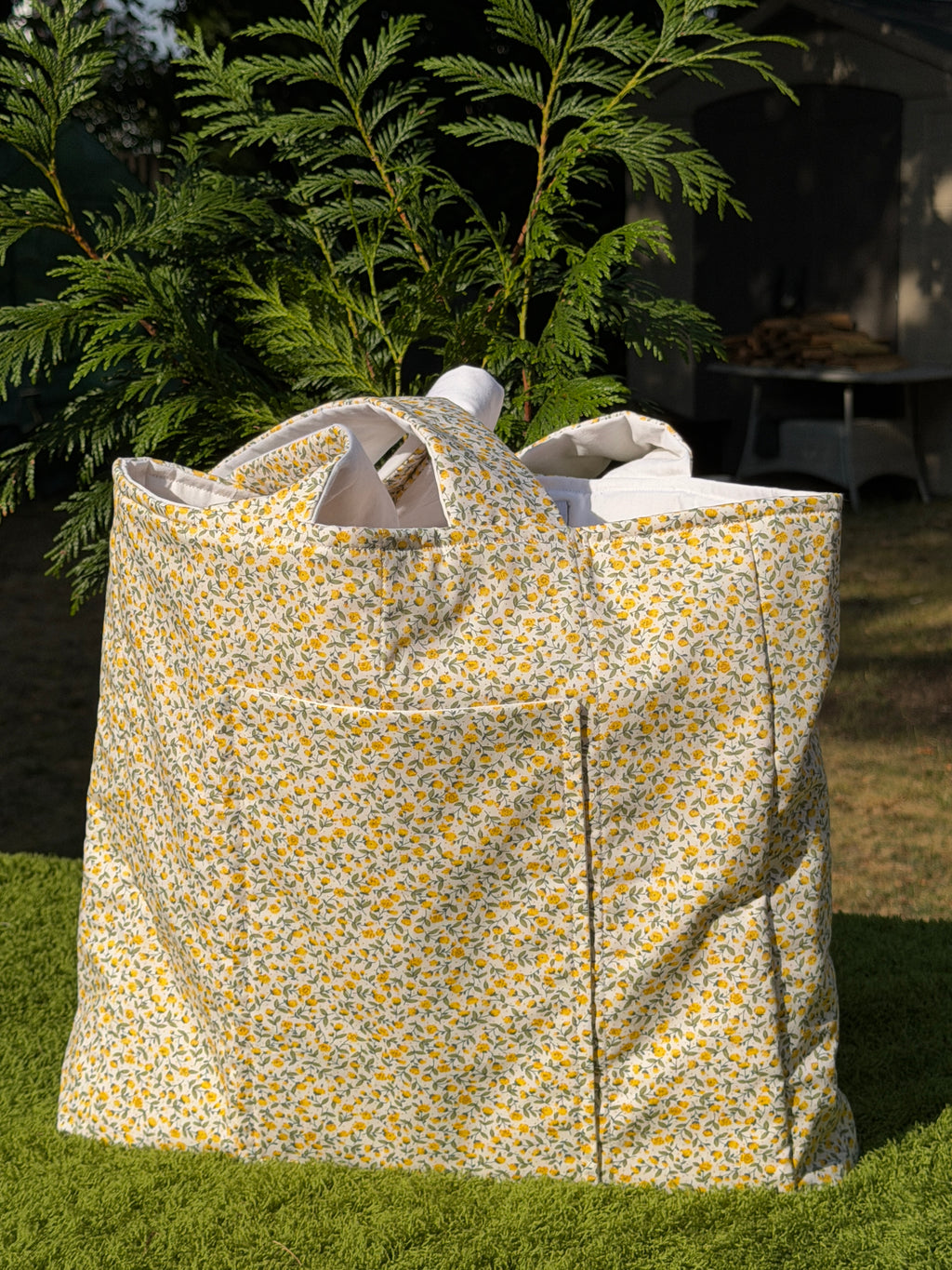 Sunny fields Laptop tote
