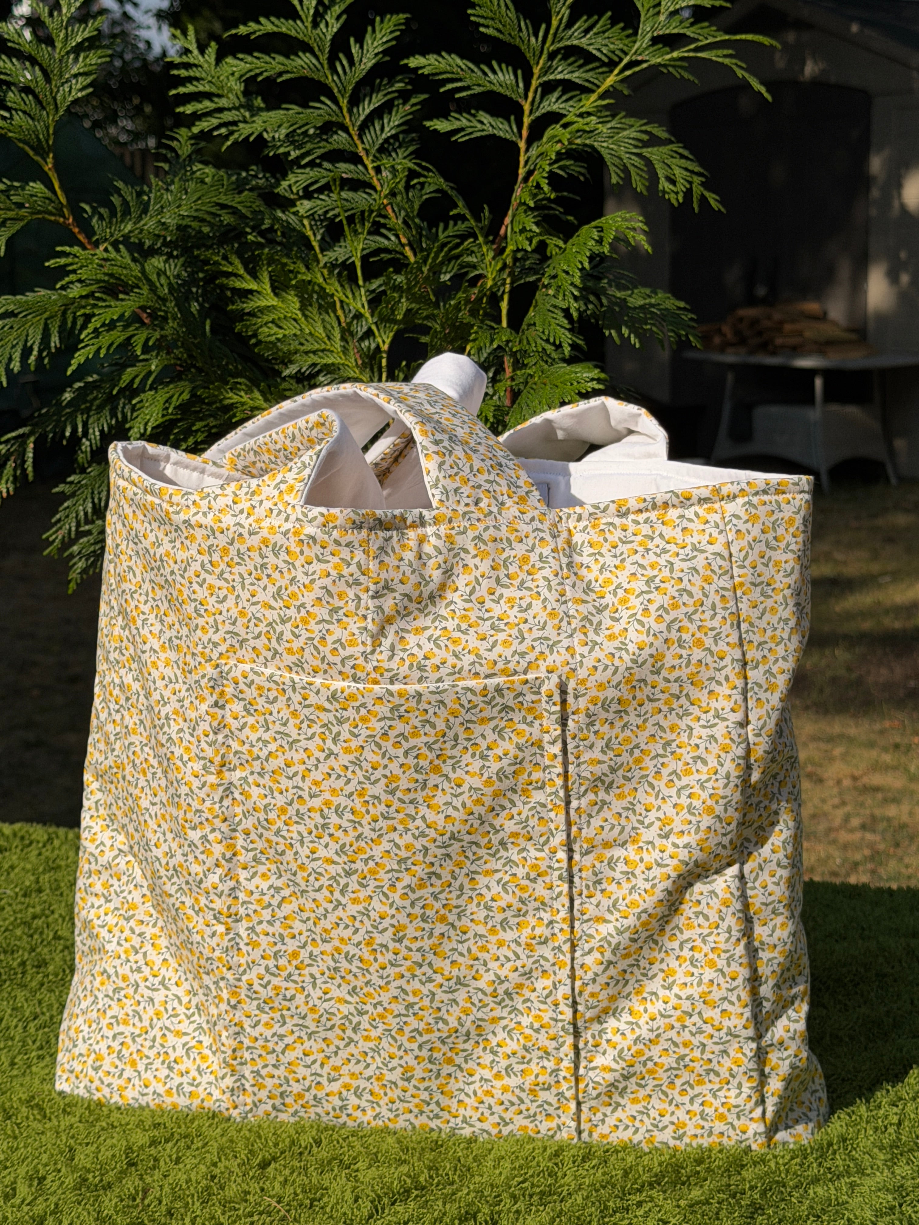 Sunny fields Laptop tote